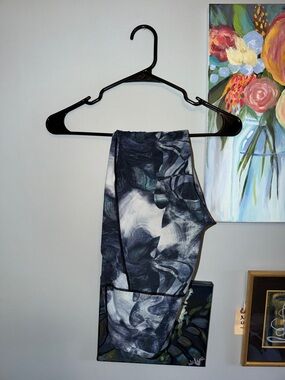 Abstract Marble-Print Leggings in Black, Gray & White